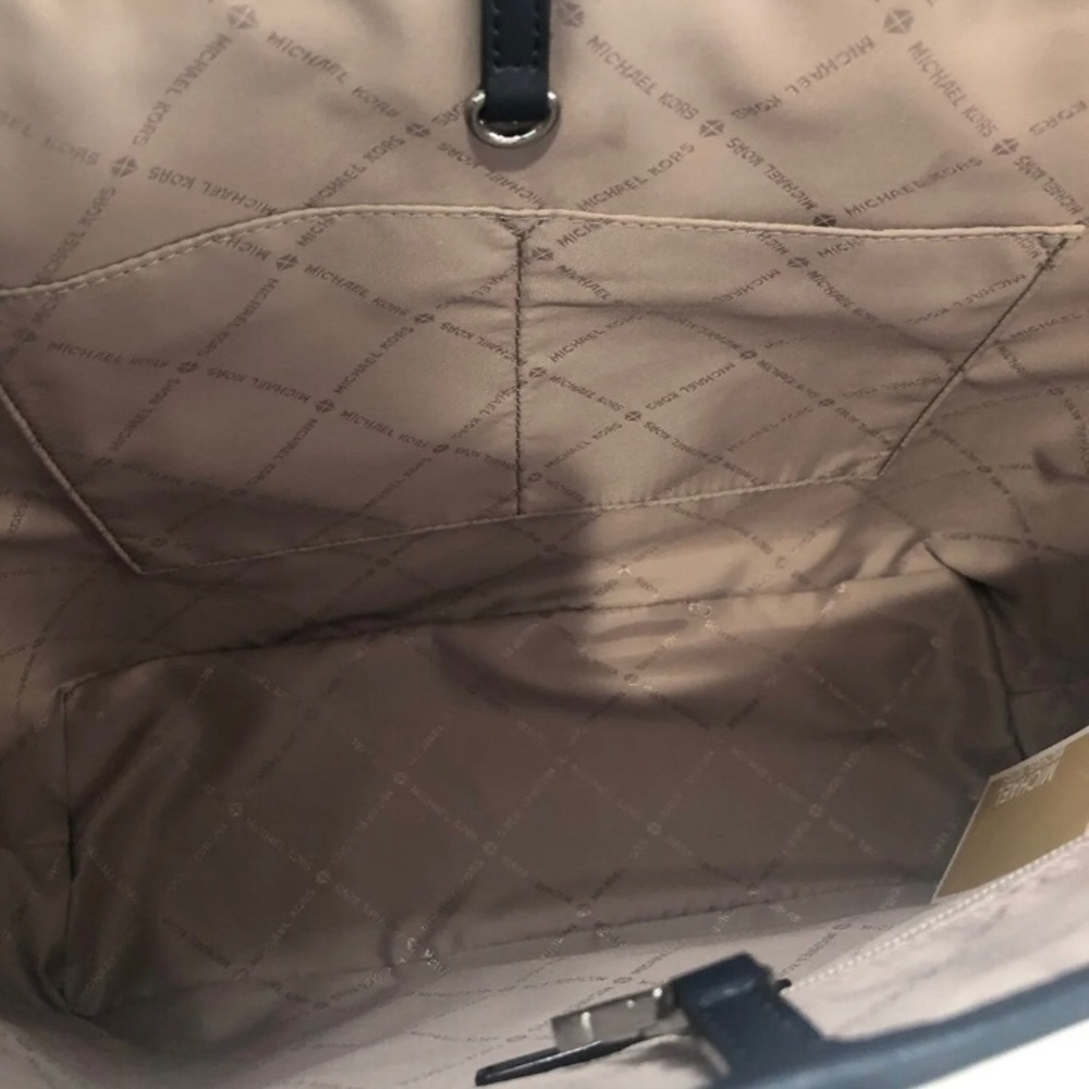 Michael Kors Jet Set Carryall Tote Navy Patent - Picture 9 of 11